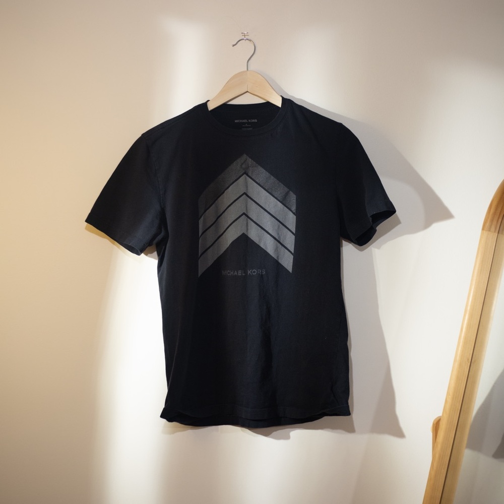 Michael Kors Logo Tee in Black. Size S.